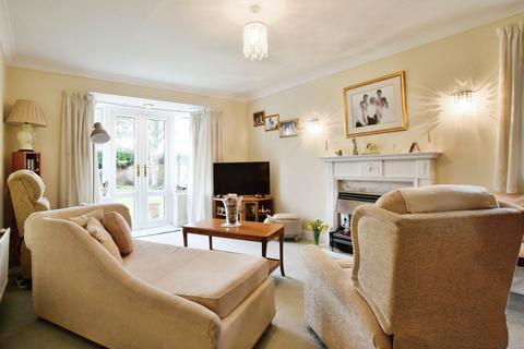 2 bedroom apartment for sale, Woodacres Court, Wilmslow SK9