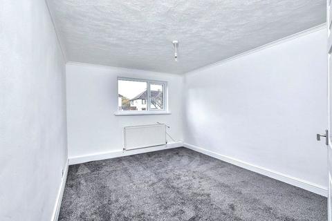 2 bedroom flat for sale, Middlesex Road, Kent ME15