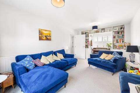 25 Brocklehurst Way, Horley, RH6 8GN