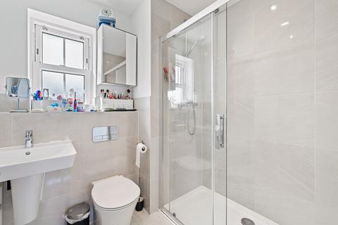 25 Brocklehurst Way, Horley, RH6 8GN