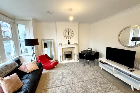 2 bedroom flat for sale, Eglinton Hill, Shooters Hill, London, SE18