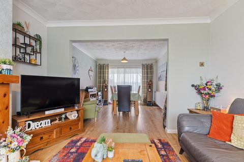 3 The Mount, Edenthorpe, Doncaster, DN3 2JL