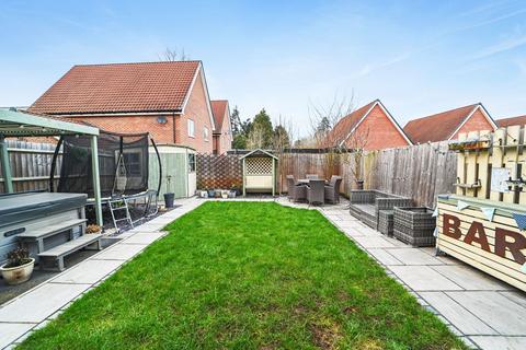 4 bedroom end of terrace house for sale, Searle Crescent, Chelmsford CM1