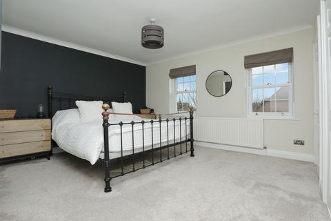 13 Blake Close, Walmer, Deal, CT14 7UB