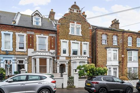 3 bedroom end of terrace house for sale, Crescent Road, Ramsgate CT11