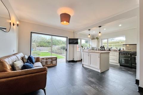 3 bedroom detached house for sale, Southbourne