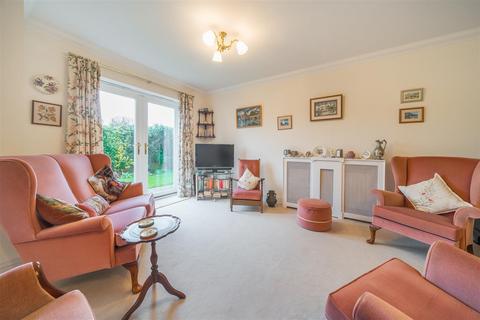 2 bedroom apartment for sale, Greenfields, Middleton-on-Sea