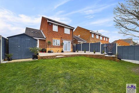 3 bedroom detached house for sale, Chequers Court, Strood