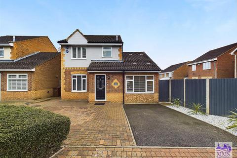 3 bedroom detached house for sale, Chequers Court, Strood