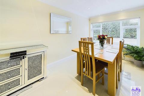 3 bedroom detached house for sale, Chequers Court, Strood