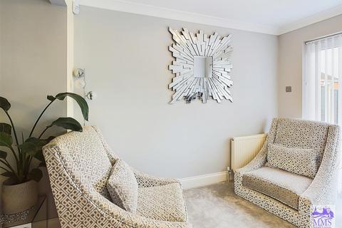 3 bedroom detached house for sale, Chequers Court, Strood