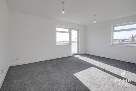 2 bedroom flat for sale, Lyndhurst Road, Clacton-On-Sea CO15