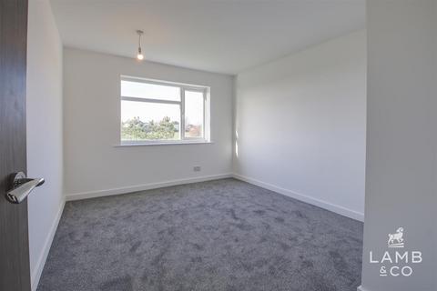 2 bedroom flat for sale, Lyndhurst Road, Clacton-On-Sea CO15