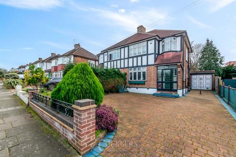 22 West Hallowes, London, SE9 4EX