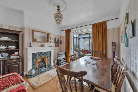 22 West Hallowes, London, SE9 4EX