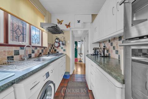 22 West Hallowes, London, SE9 4EX