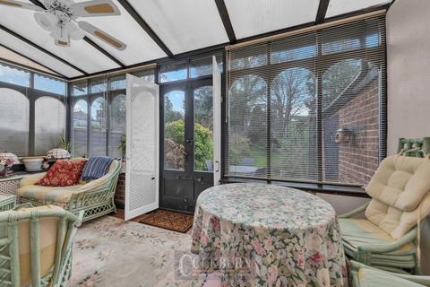 22 West Hallowes, London, SE9 4EX