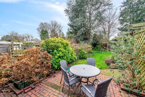 22 West Hallowes, London, SE9 4EX