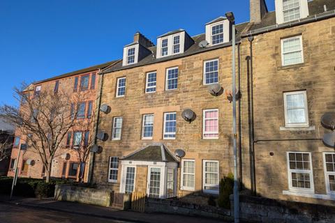 18d Kirkhill Road, Penicuik, EH26 8HZ