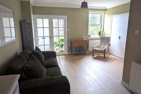18d Kirkhill Road, Penicuik, EH26 8HZ