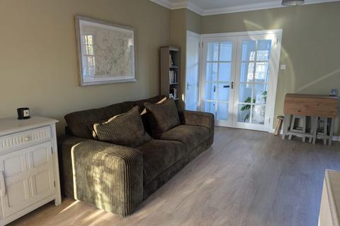 18d Kirkhill Road, Penicuik, EH26 8HZ
