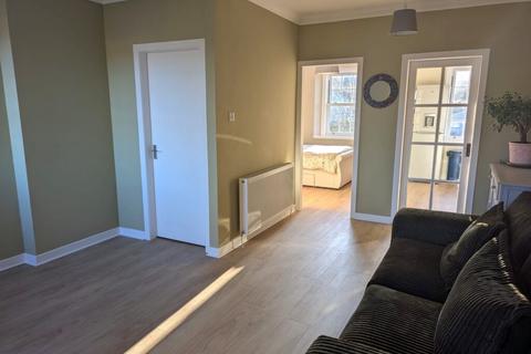 18d Kirkhill Road, Penicuik, EH26 8HZ