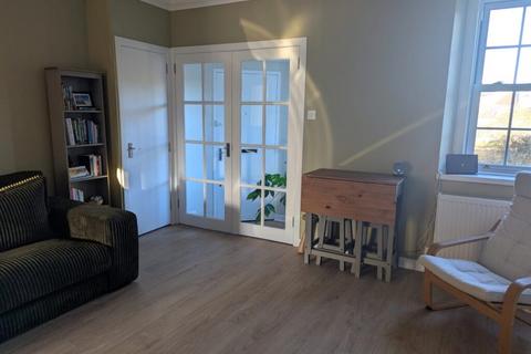 18d Kirkhill Road, Penicuik, EH26 8HZ