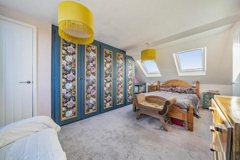 59 Westhurst Drive, Chislehurst, BR7 6HS