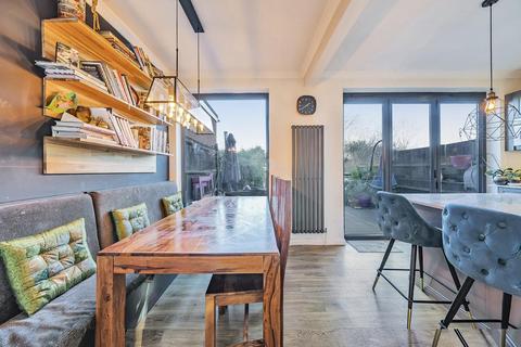 59 Westhurst Drive, Chislehurst, BR7 6HS
