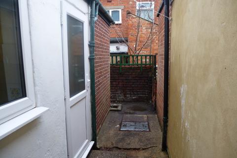 2 bedroom terraced house to rent, Cannon Street, Reading