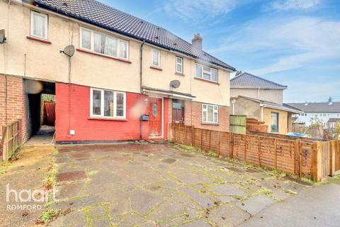 3 bedroom terraced house for sale, Bellhouse Road, Romford, RM7 0LS