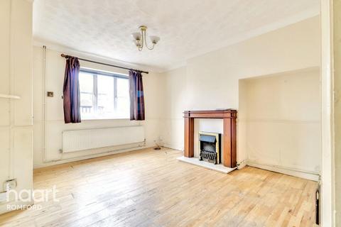 3 bedroom terraced house for sale, Bellhouse Road, Romford, RM7 0LS