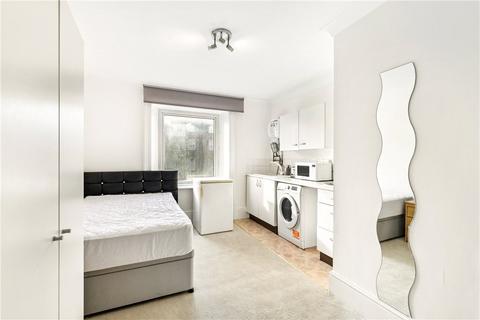 Studio to rent, Redcliffe Gardens, London, SW10