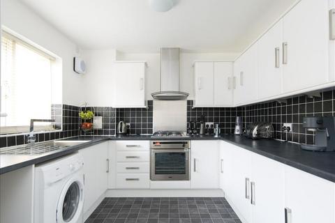 2 bedroom terraced house to rent, Phoenix Close, Stean Street, London, E8