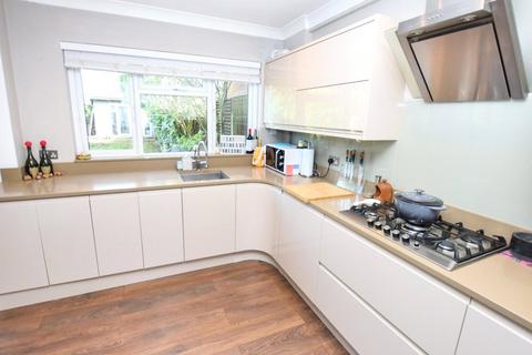 3 bedroom house for sale, Osborne Road, Hampshire GU14