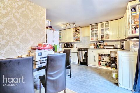 3 bedroom end of terrace house for sale, Beeston Courts, Basildon