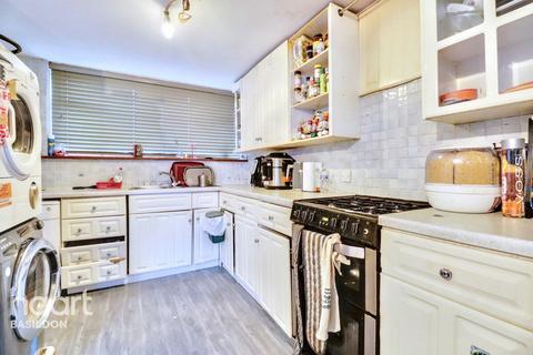 3 bedroom end of terrace house for sale, Beeston Courts, Basildon