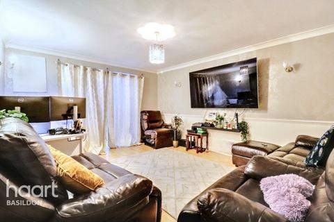 3 bedroom end of terrace house for sale, Beeston Courts, Basildon