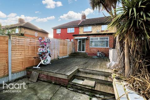 3 bedroom terraced house for sale, Crescent Road, Dagenham