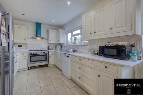 4 bedroom semi-detached house for sale, Buckhurst Hill IG9