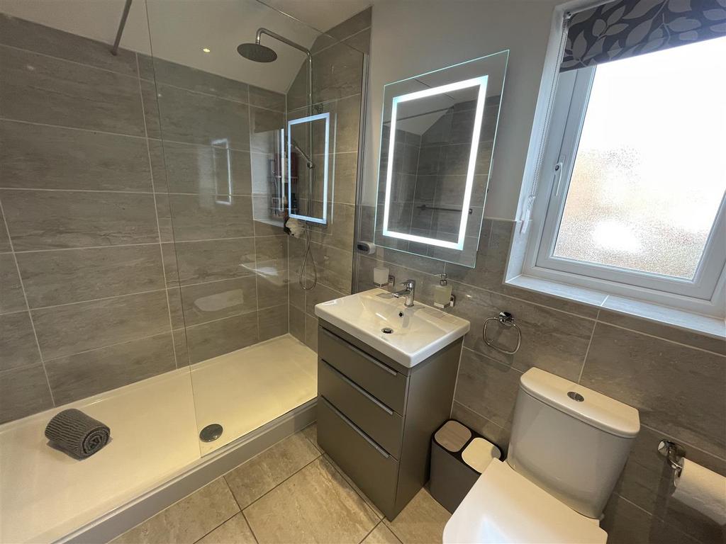 En-Suite Bathroom