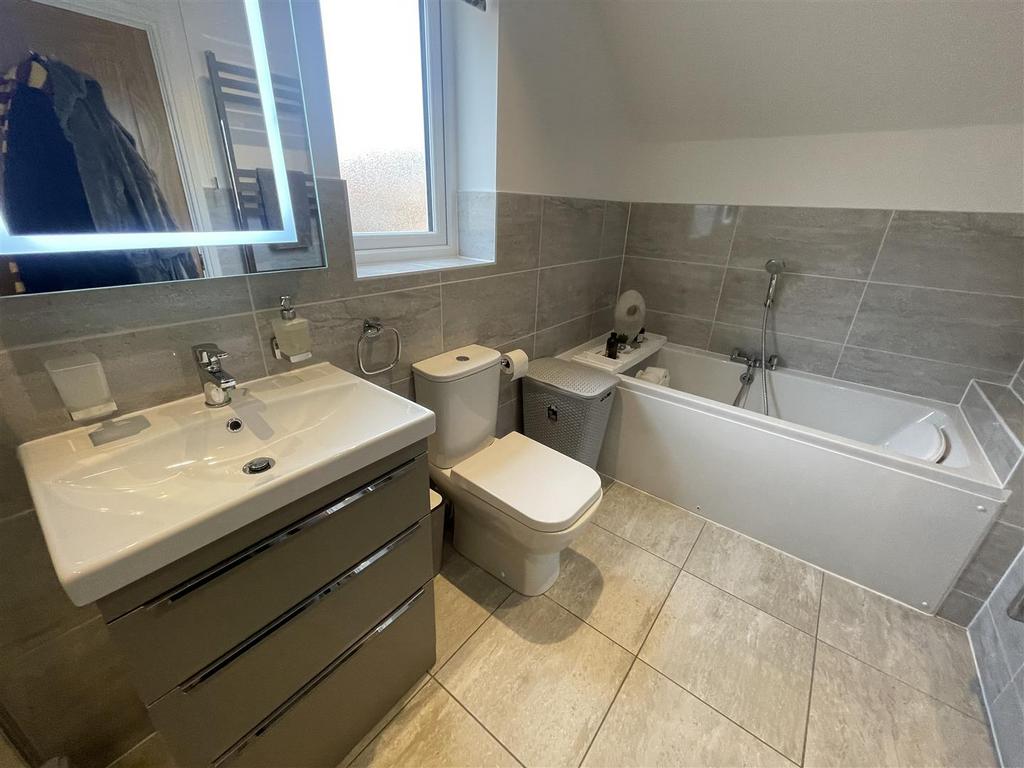 En-Suite Bathroom