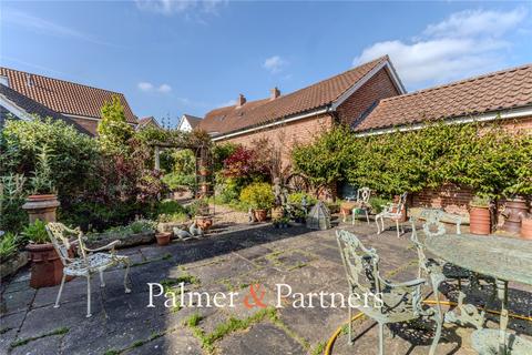 4 bedroom detached house for sale, Warren Avenue, Saxmundham, Suffolk, IP17