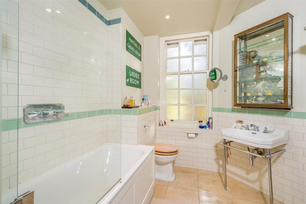 Bathroom.jpg