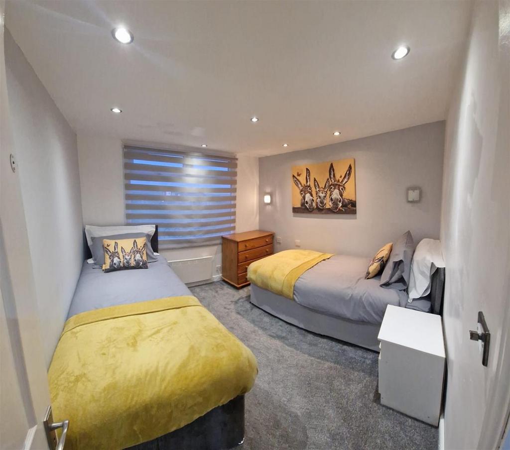 Bedroom: