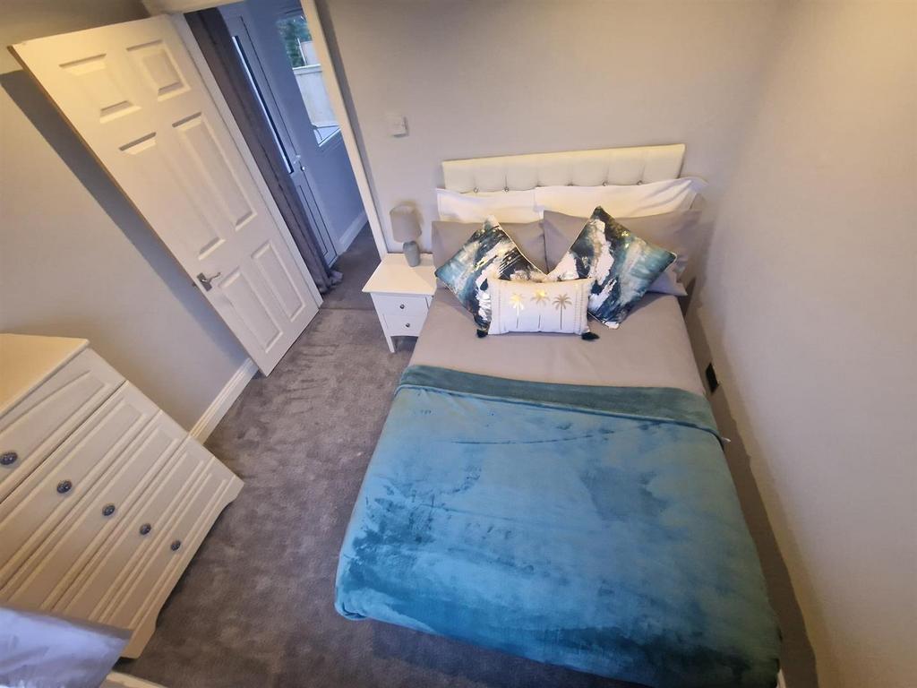 Bedroom: