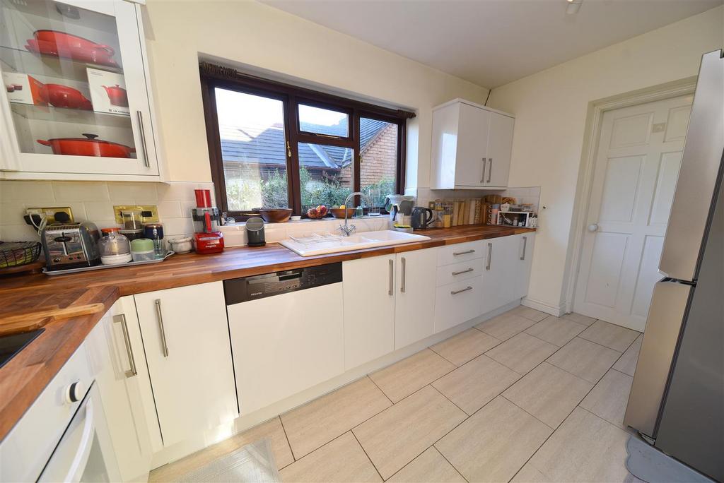 Kitchen1.JPG