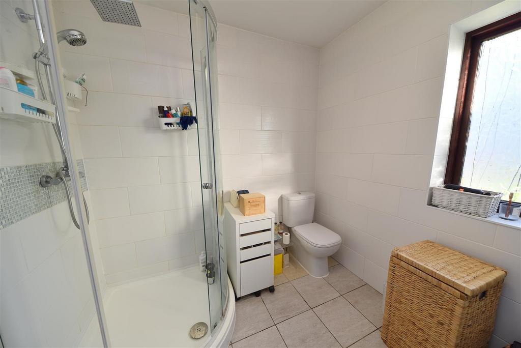 Ensuite2.JPG