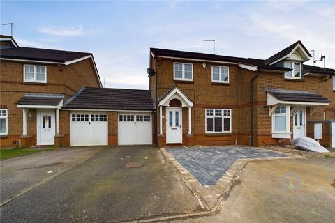 3 bedroom end of terrace house for sale, Thomas Chapman Grove, Northampton NN4