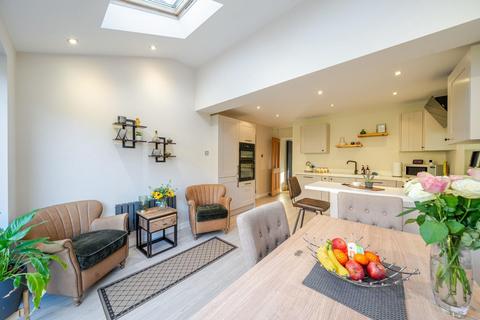 3 Bradford Close, Bramham, Wetherby, LS23 6RU